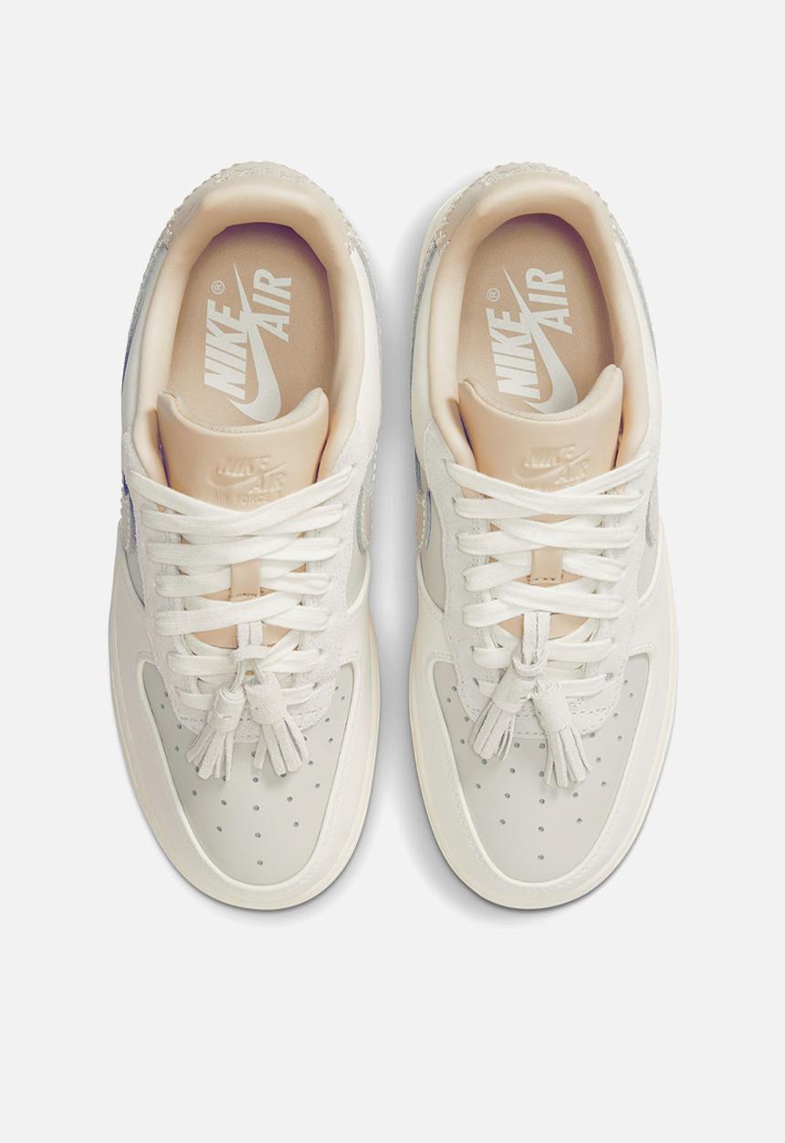 Nike - WMNS AIR FORCE 1 '07