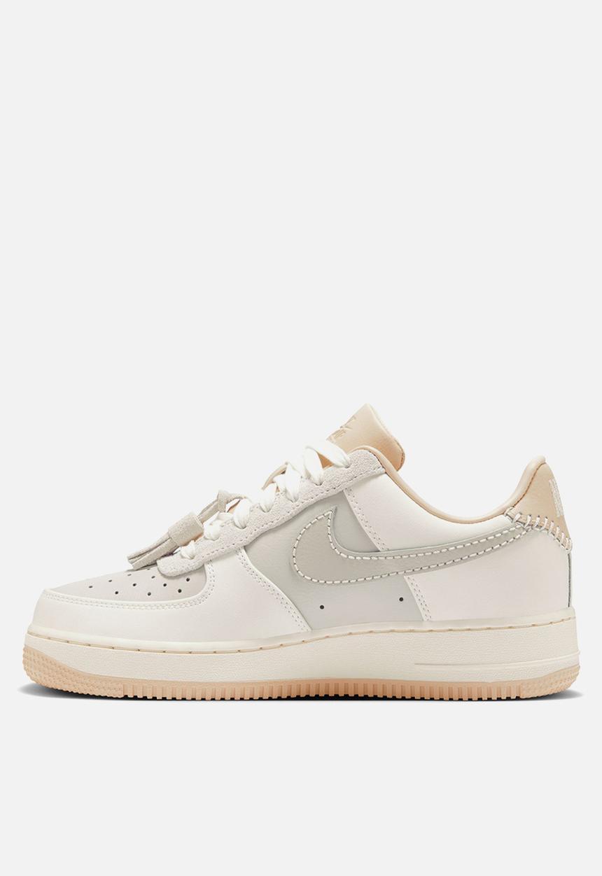 Nike - WMNS AIR FORCE 1 '07