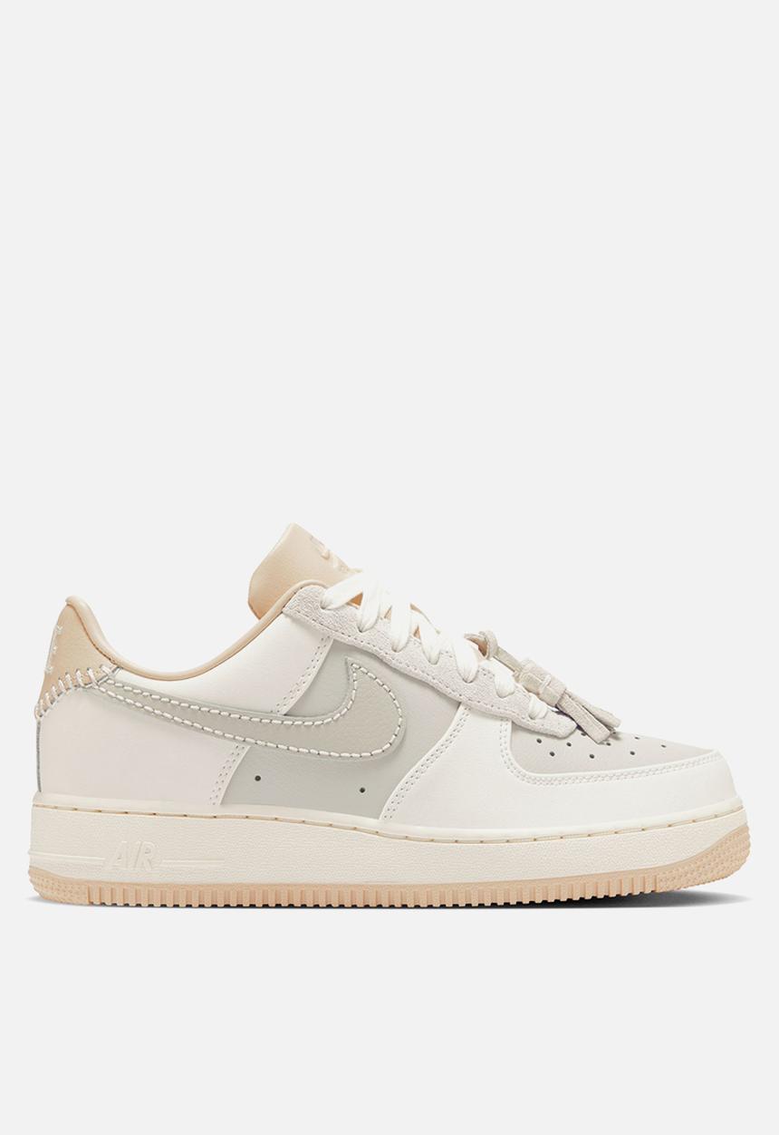 Nike - WMNS AIR FORCE 1 '07