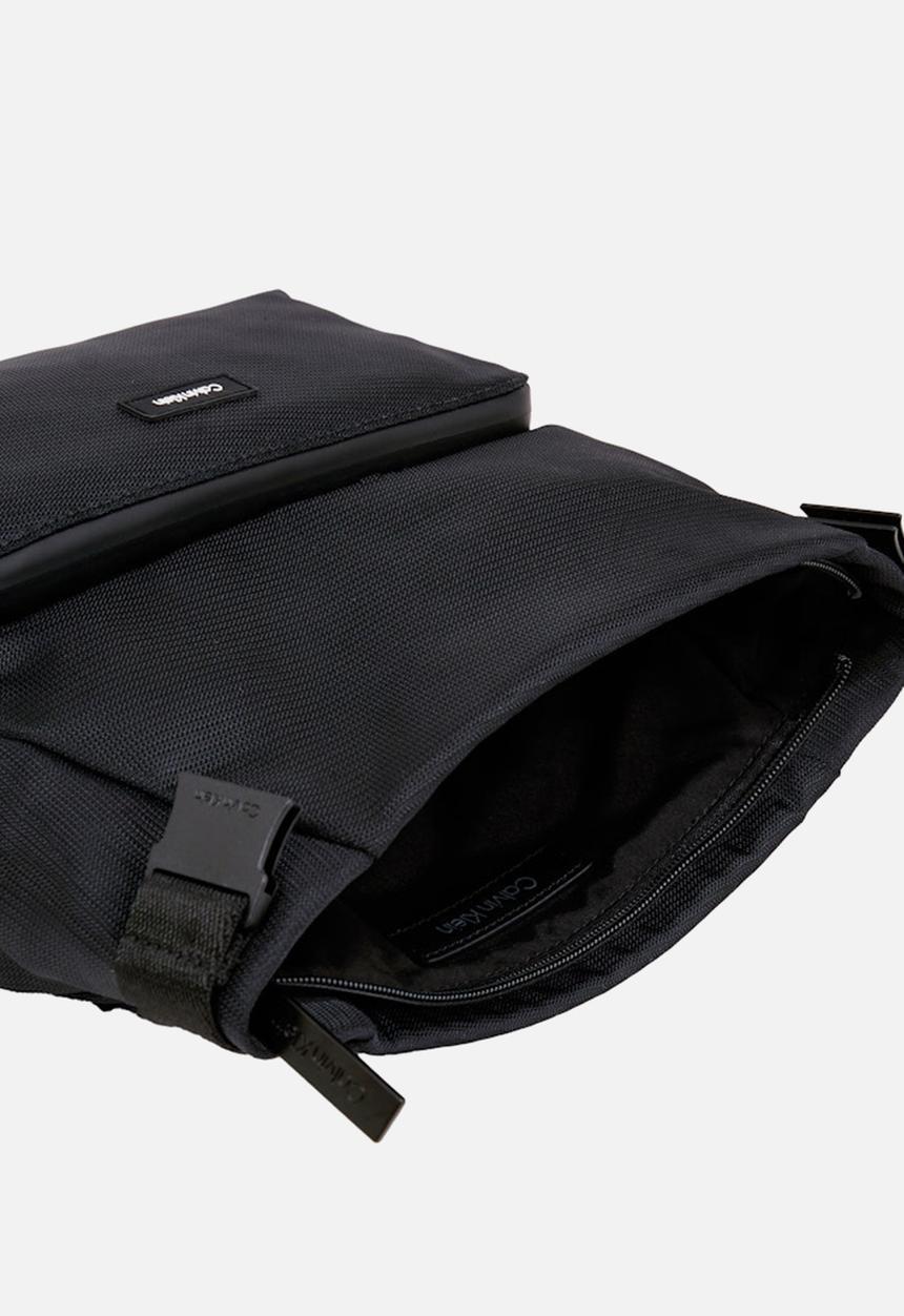 Calvin Klein - Ck Essential Tech Xbody - Ck Black
