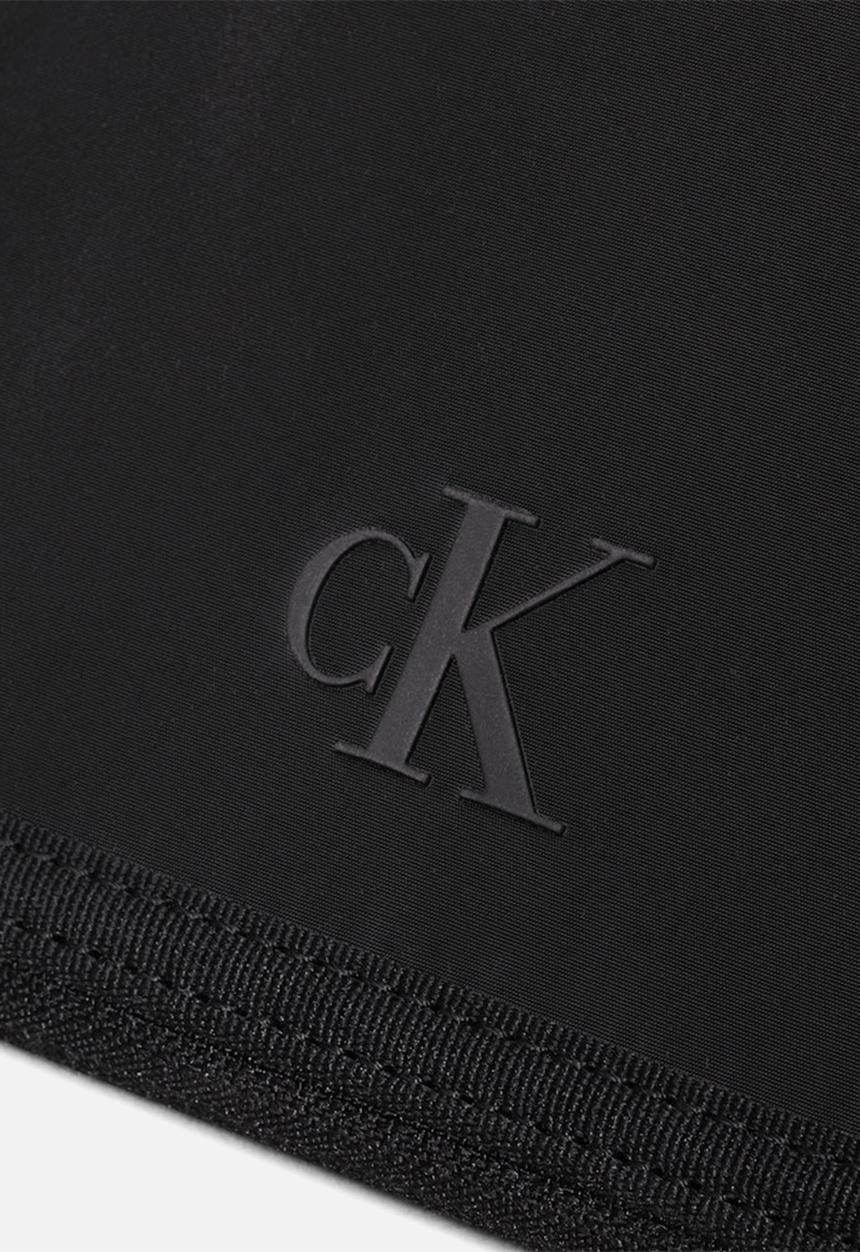 Calvin Klein - Over Webbing Sq Zip Around - Black