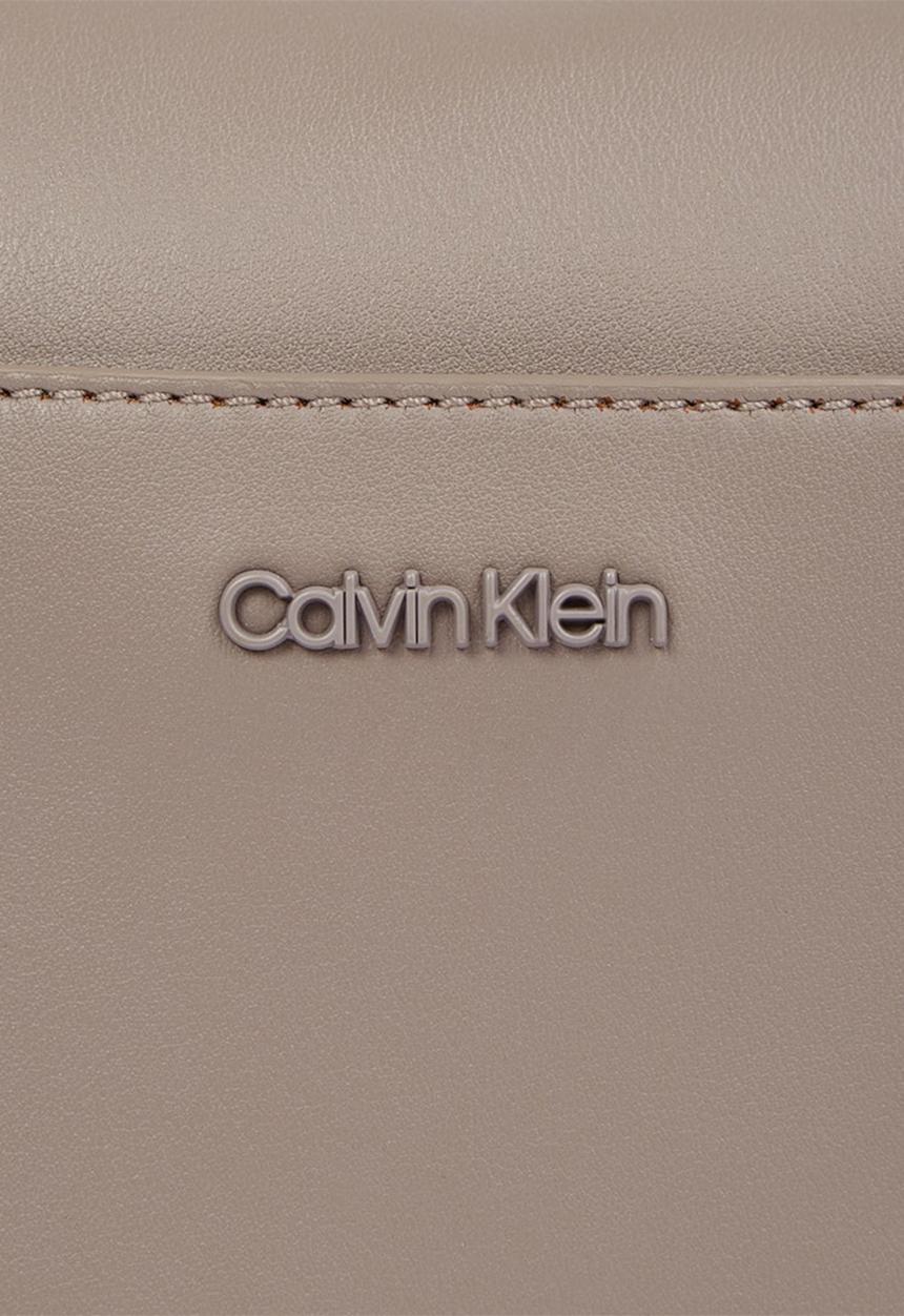Calvin Klein - Clean Essential Cube Reporter - Cinder