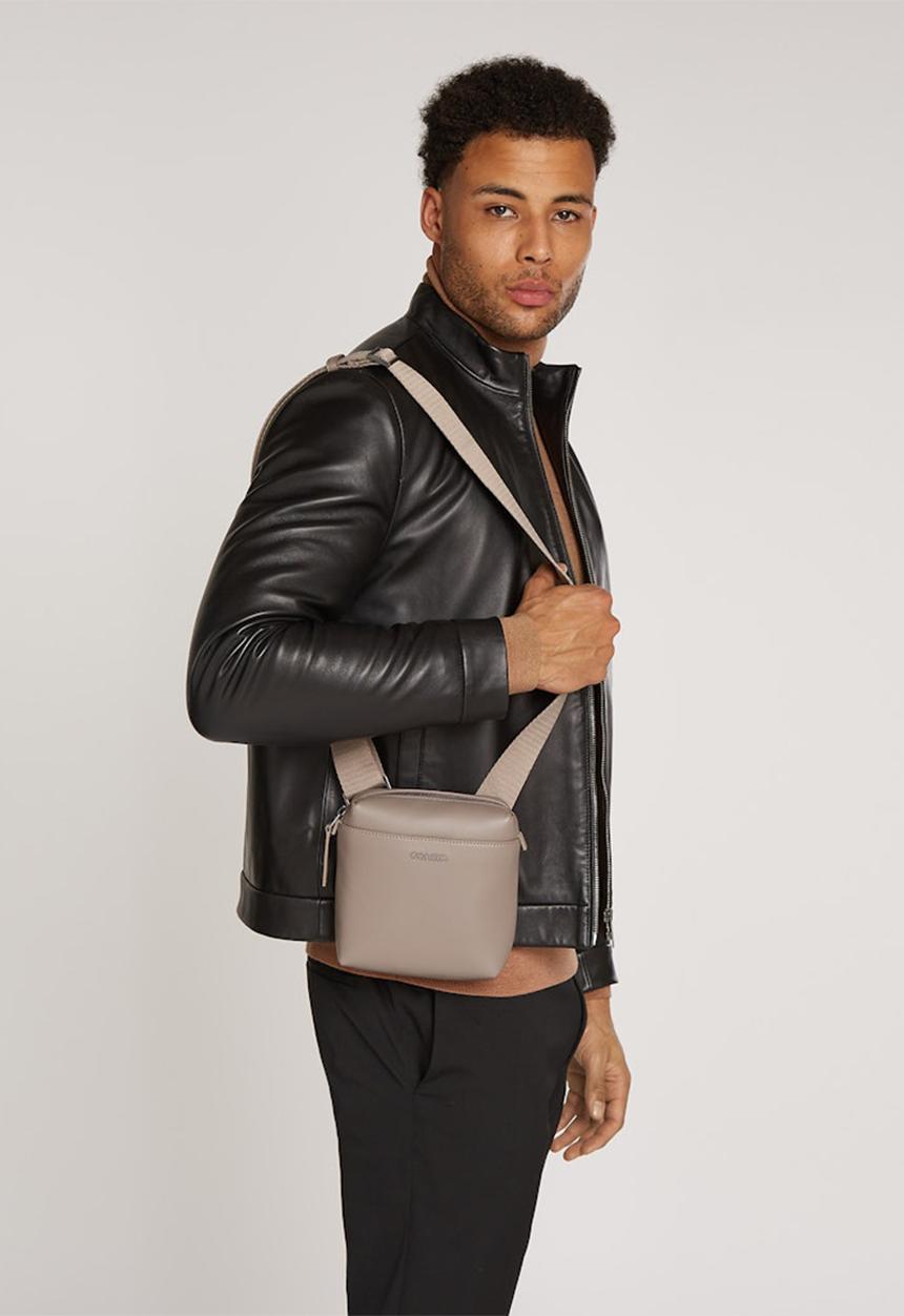 Calvin Klein - Clean Essential Cube Reporter - Cinder