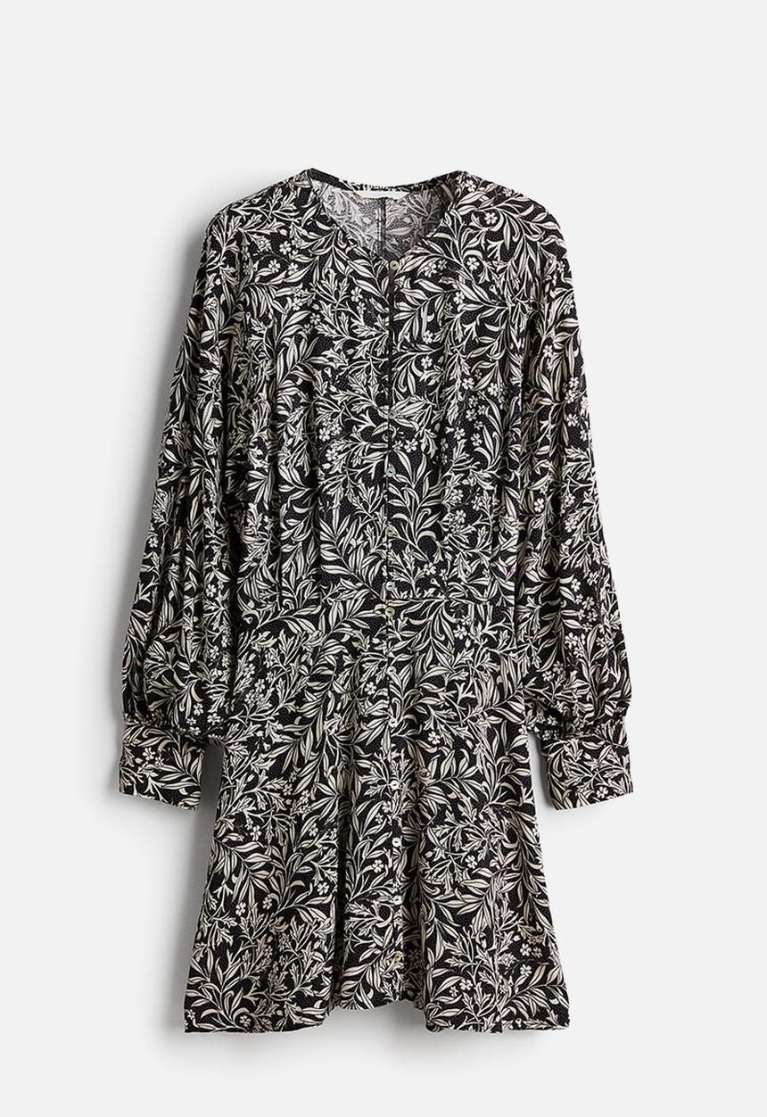H&M - Long-sleeved dress - black & white patterned