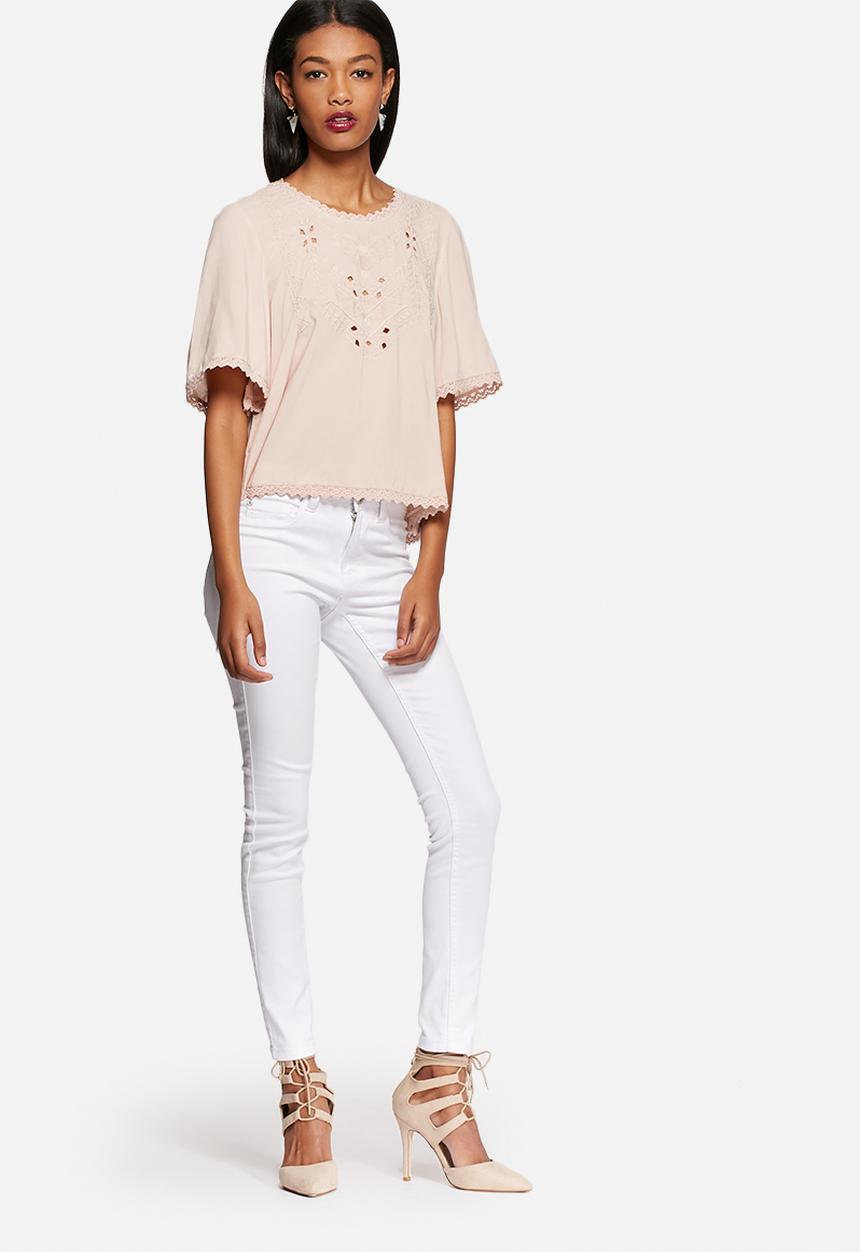 Vero Moda - Tia embroidery top