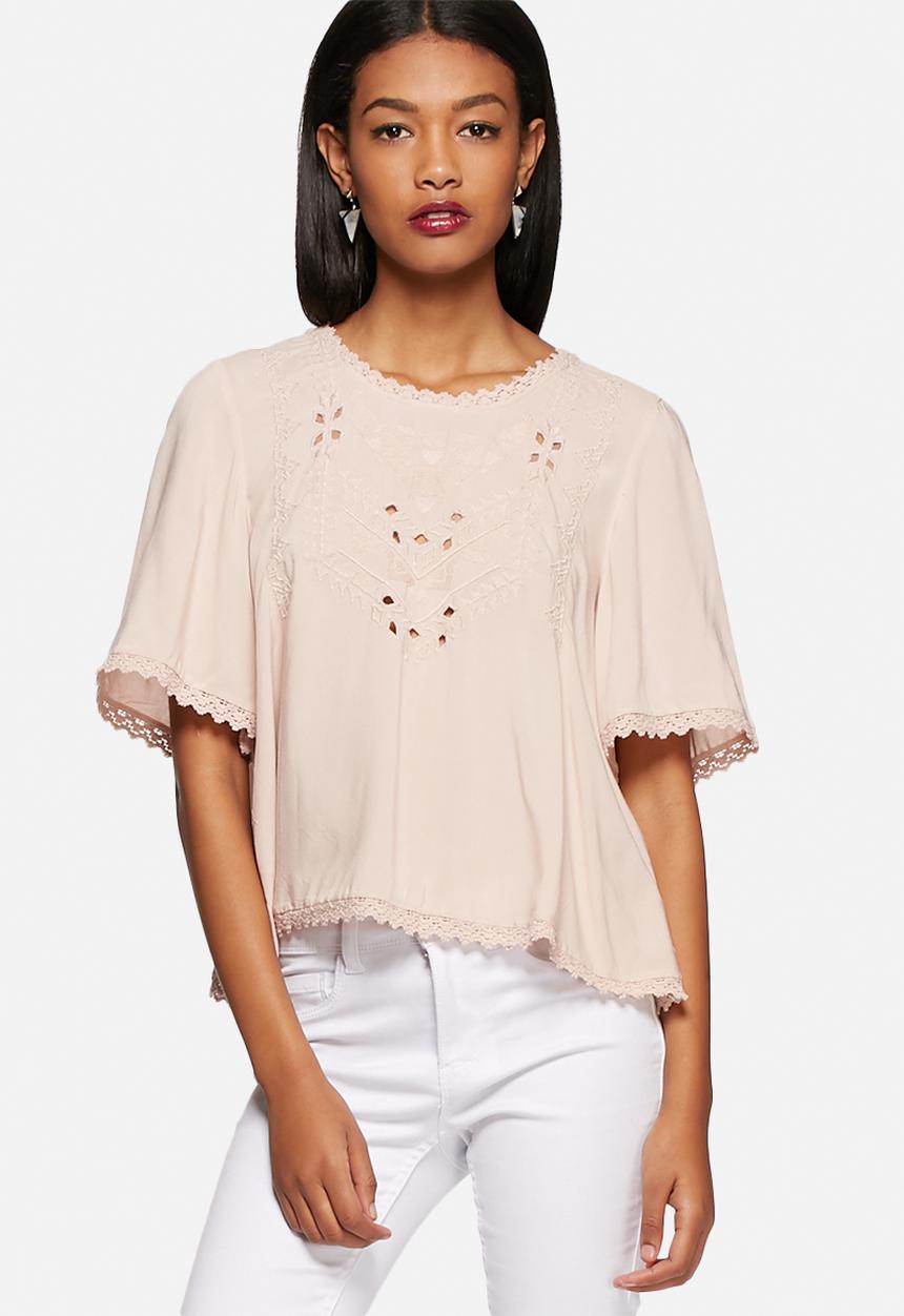 Vero Moda - Tia embroidery top
