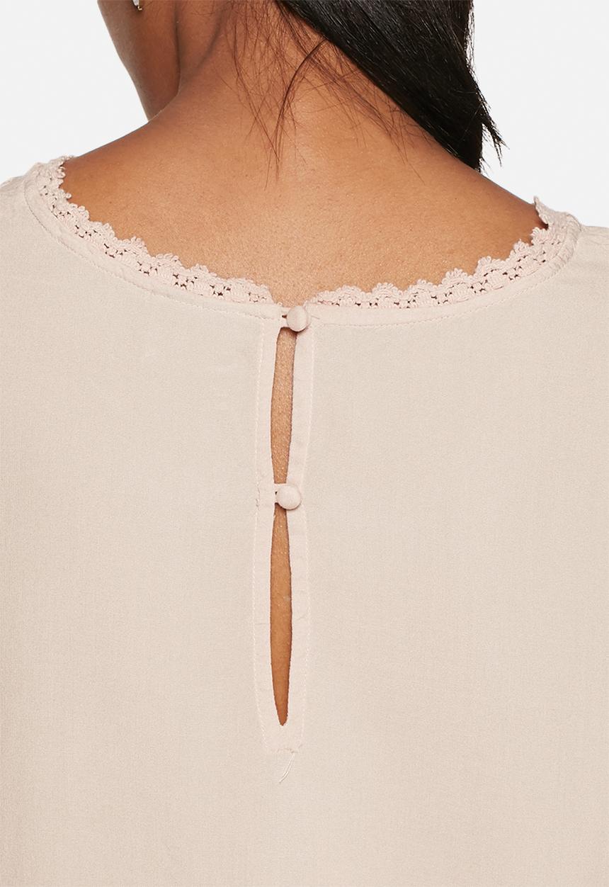 Vero Moda - Tia embroidery top