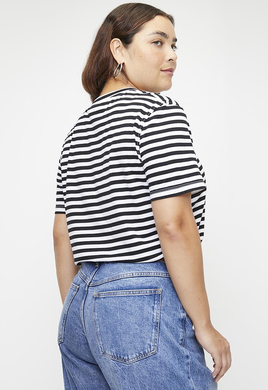 Calvin Klein - Plus Ck Embro Badge Regular Tee - Ck Black / Bright White Stripe