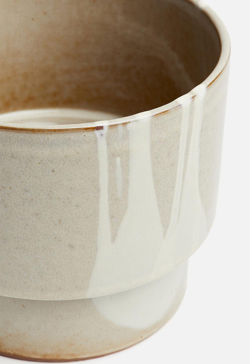 H&M - Terracotta plant pot - white