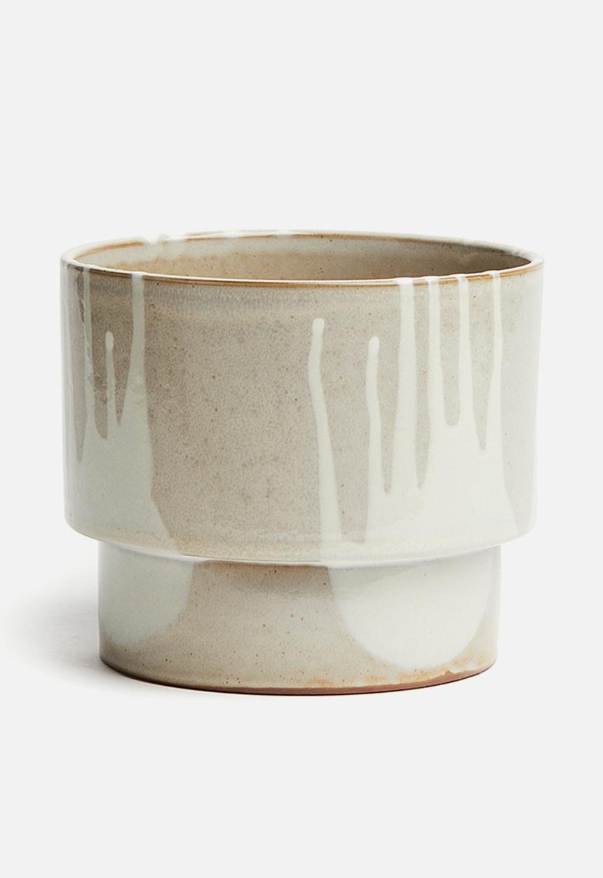H&M - Terracotta plant pot - white