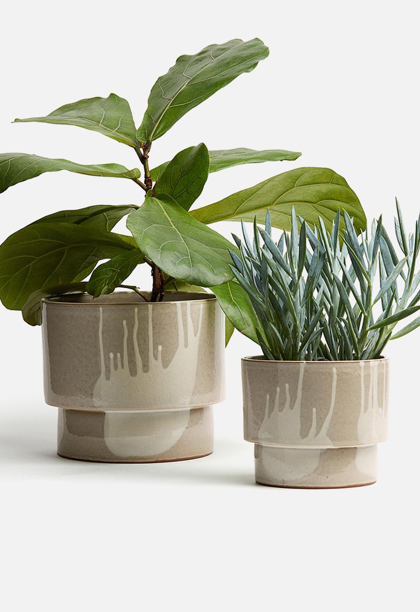 H&M - Extra-large terracotta plant pot - white
