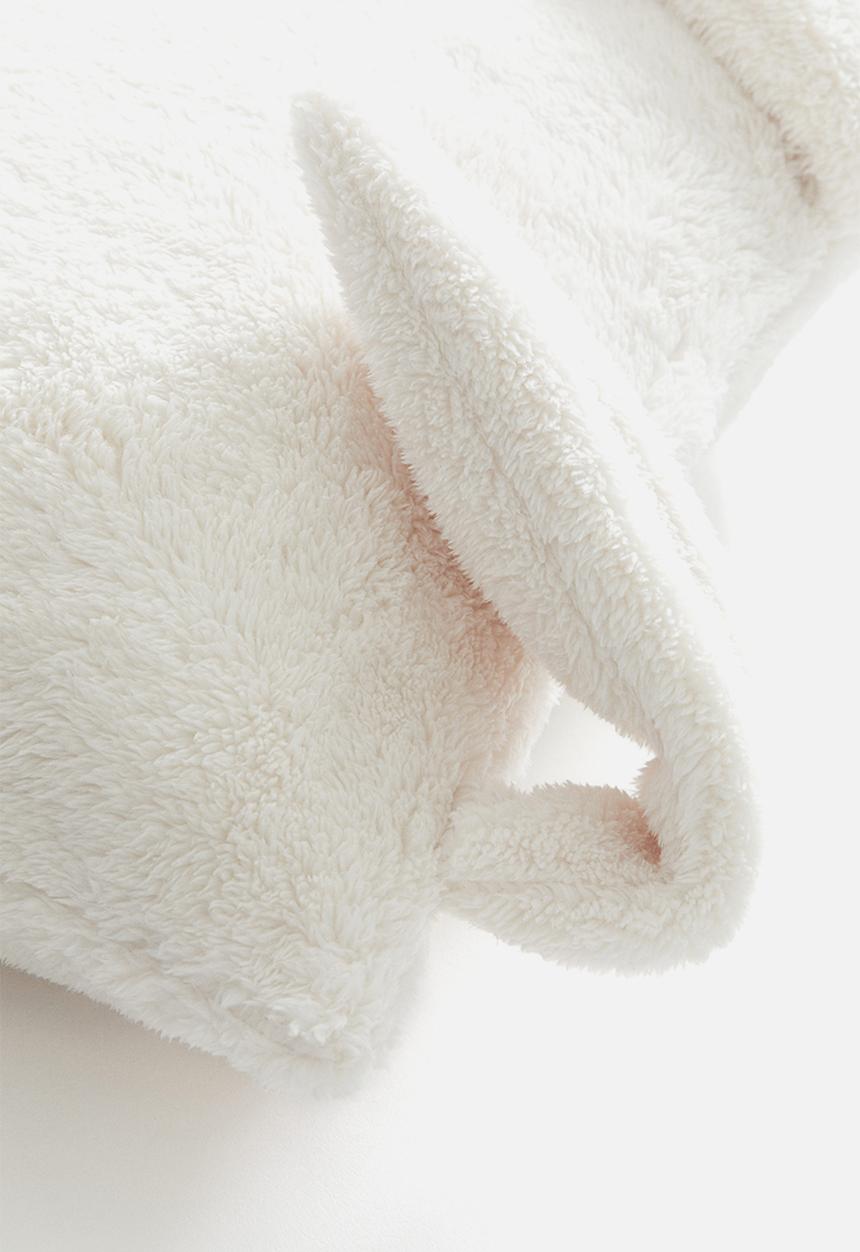 H&M - Fluffy cushion cover - white