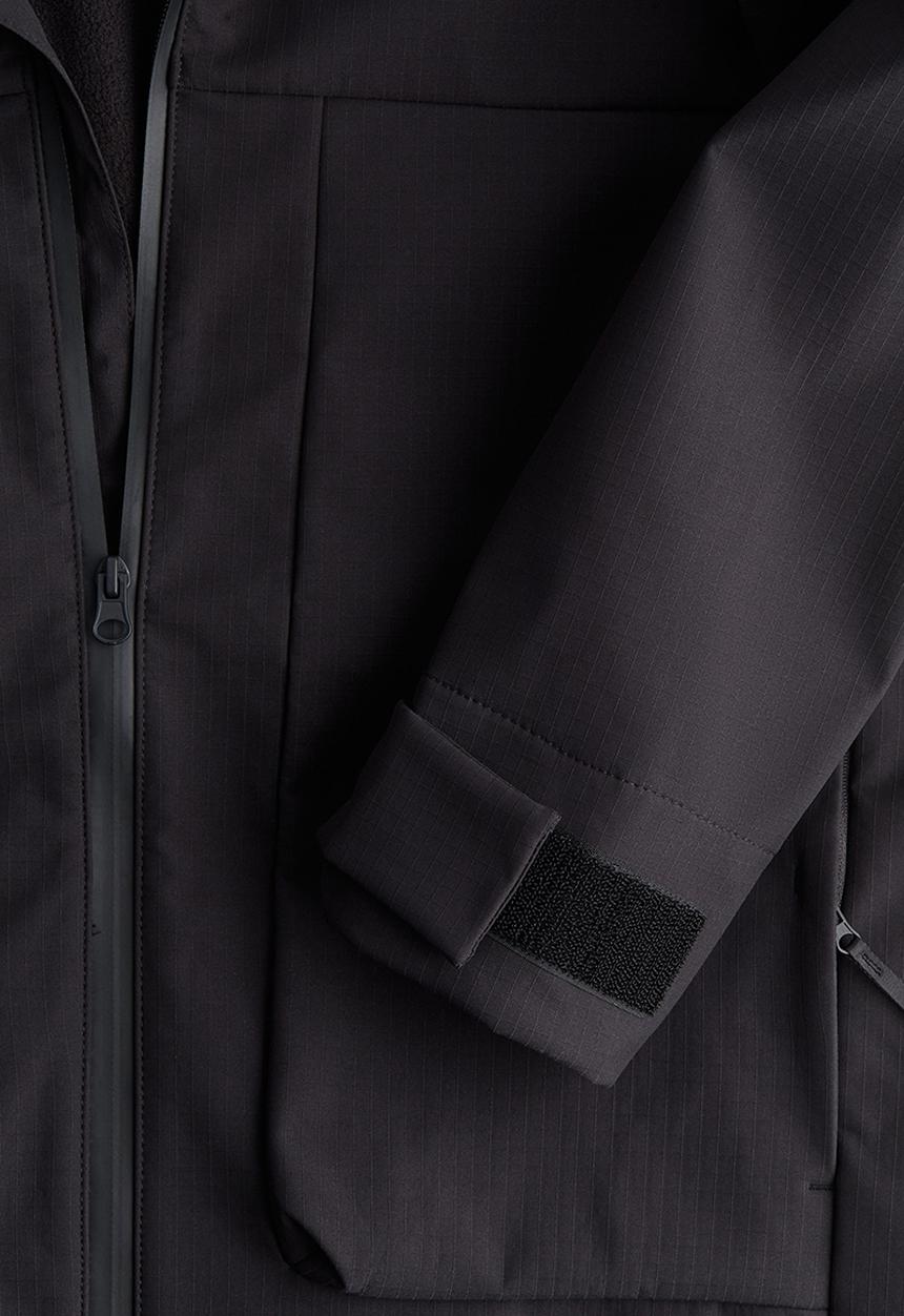H&M - Regular fit water-repellent softshell jacket - black