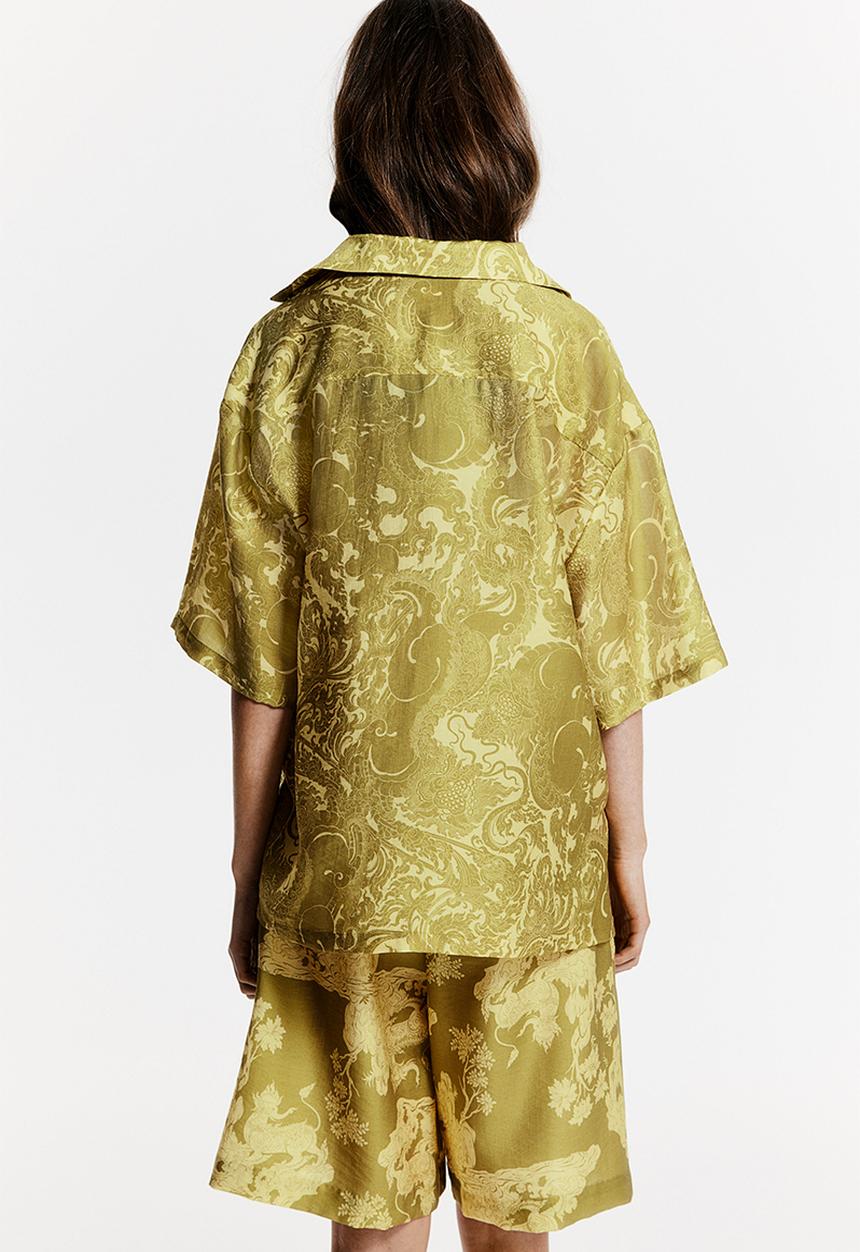 H&M - THE WHITE LOTUS H&M - Patterned resort shirt - yellow-green patterned 