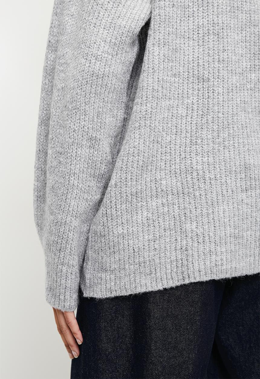 Soft texture basic knitwear sweater - light grey