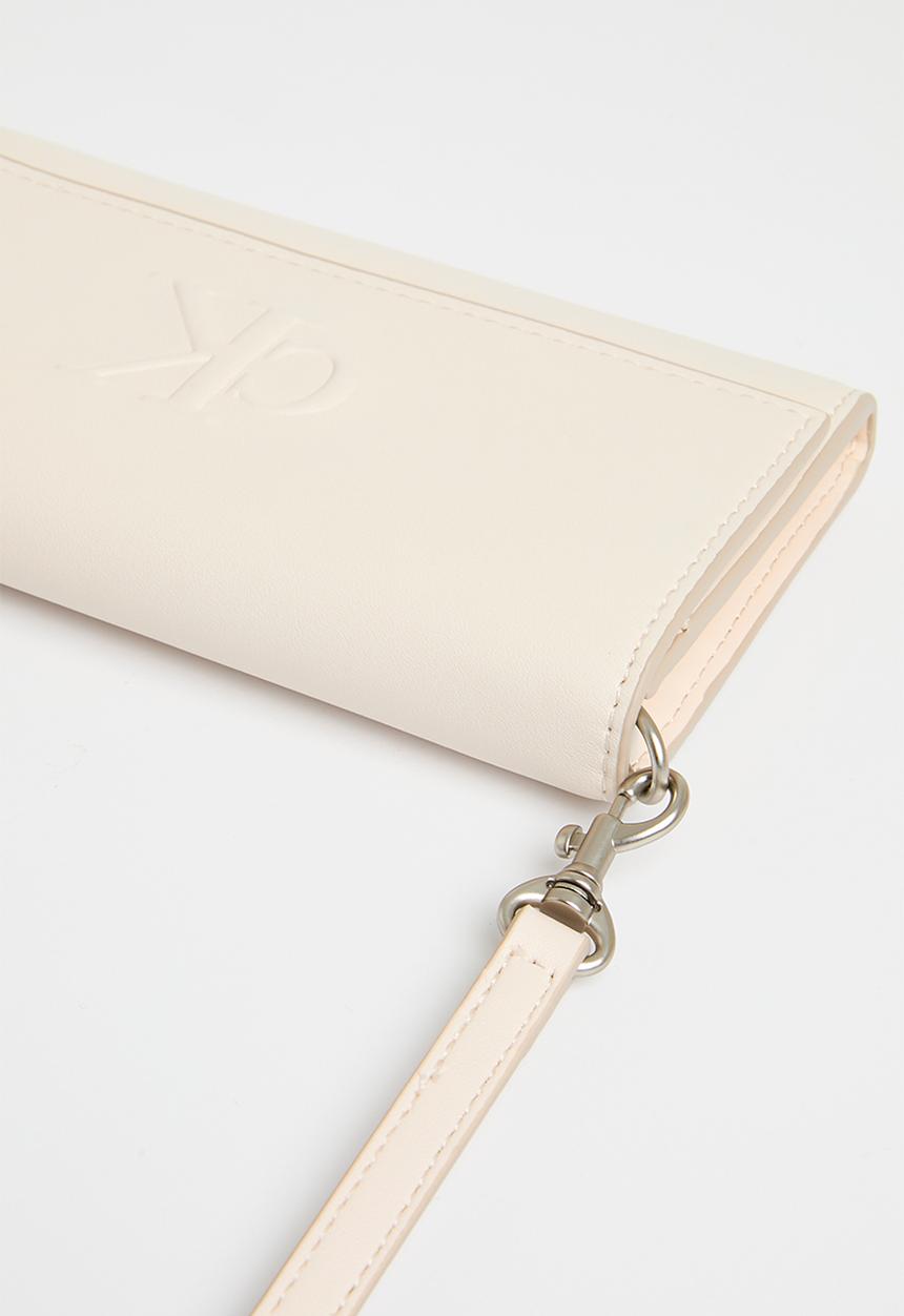 Calvin Klein - Sculpted long fold strap deboss-beige