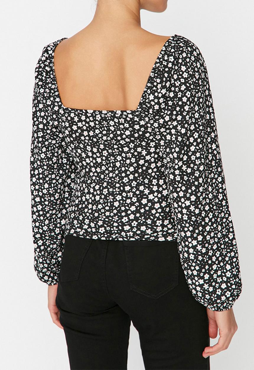 Trendyol - Fitted blouse - black floral print