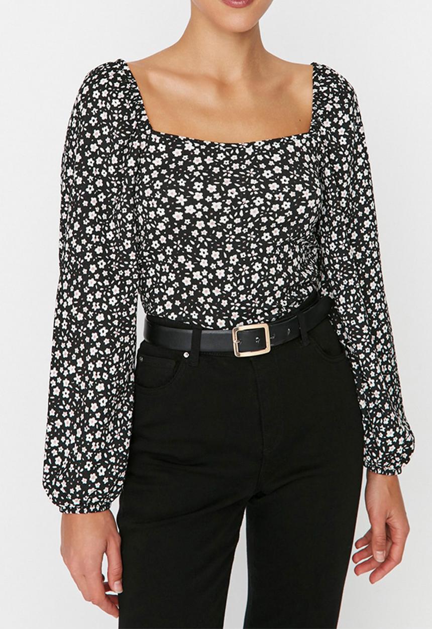 Trendyol - Fitted blouse - black floral print