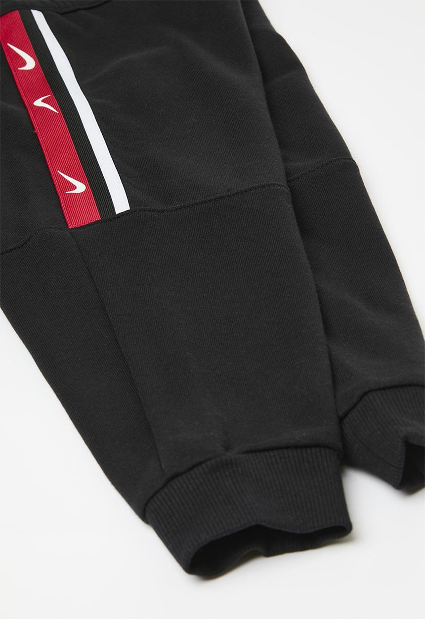 Nike - Nkn n nsw club poly ls pant se - black & red