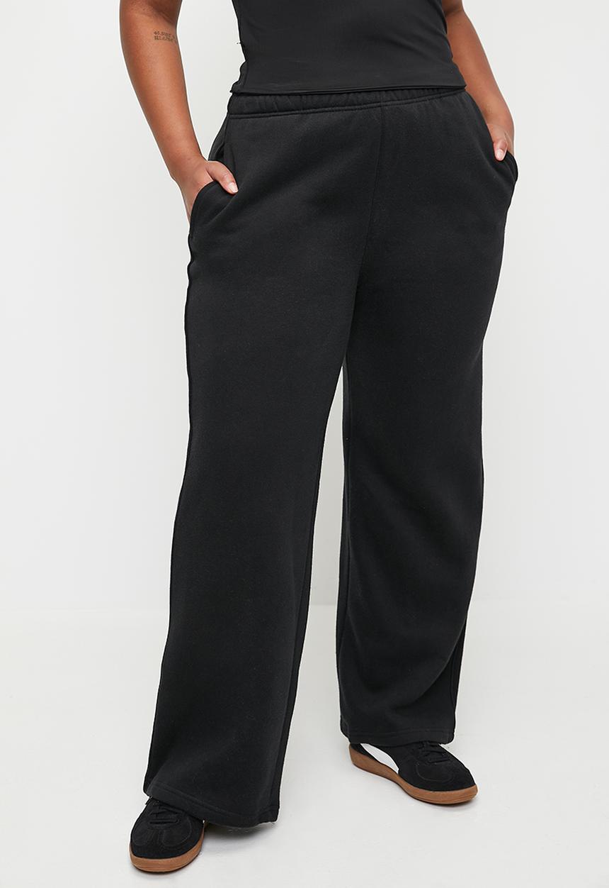 Cotton On - Plus Plush Essential Straight Leg Sweatpant - Black