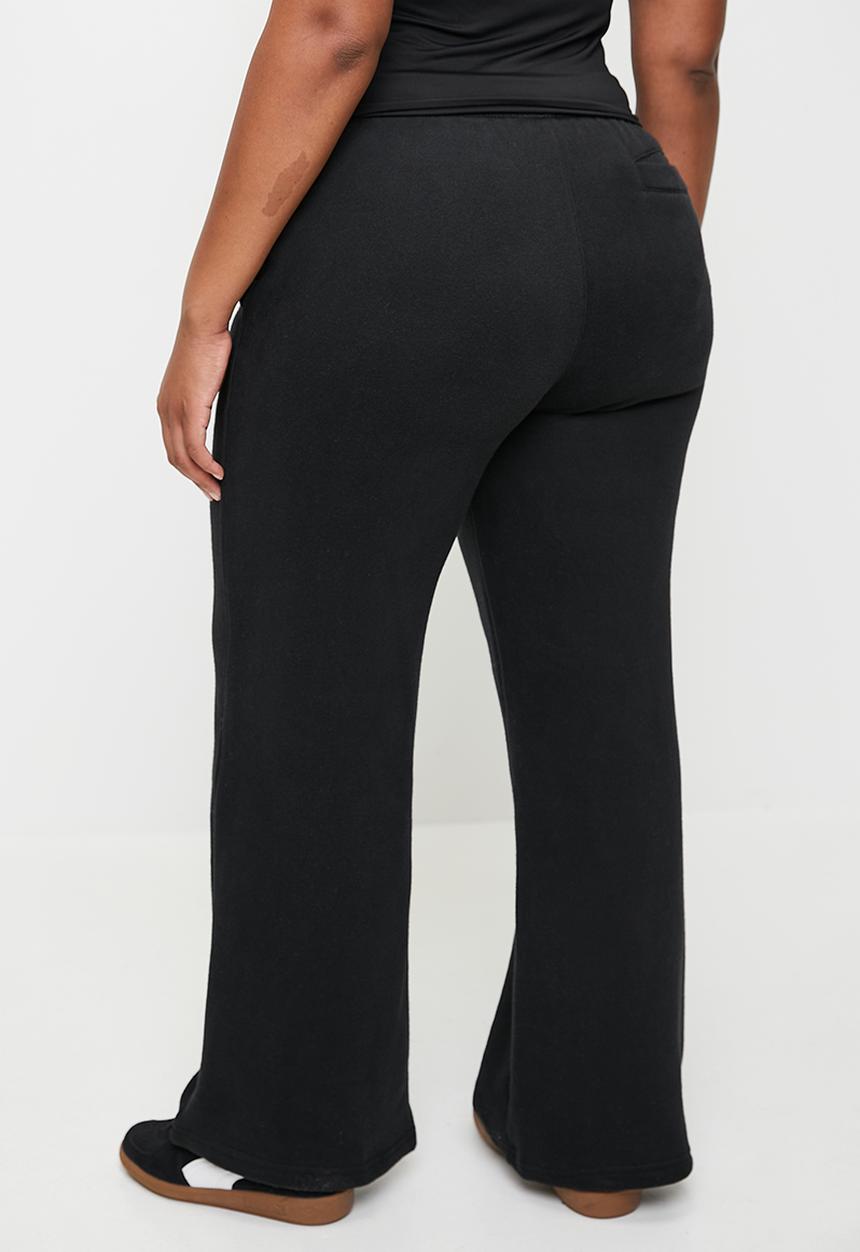 Cotton On - Plus Plush Essential Straight Leg Sweatpant - Black