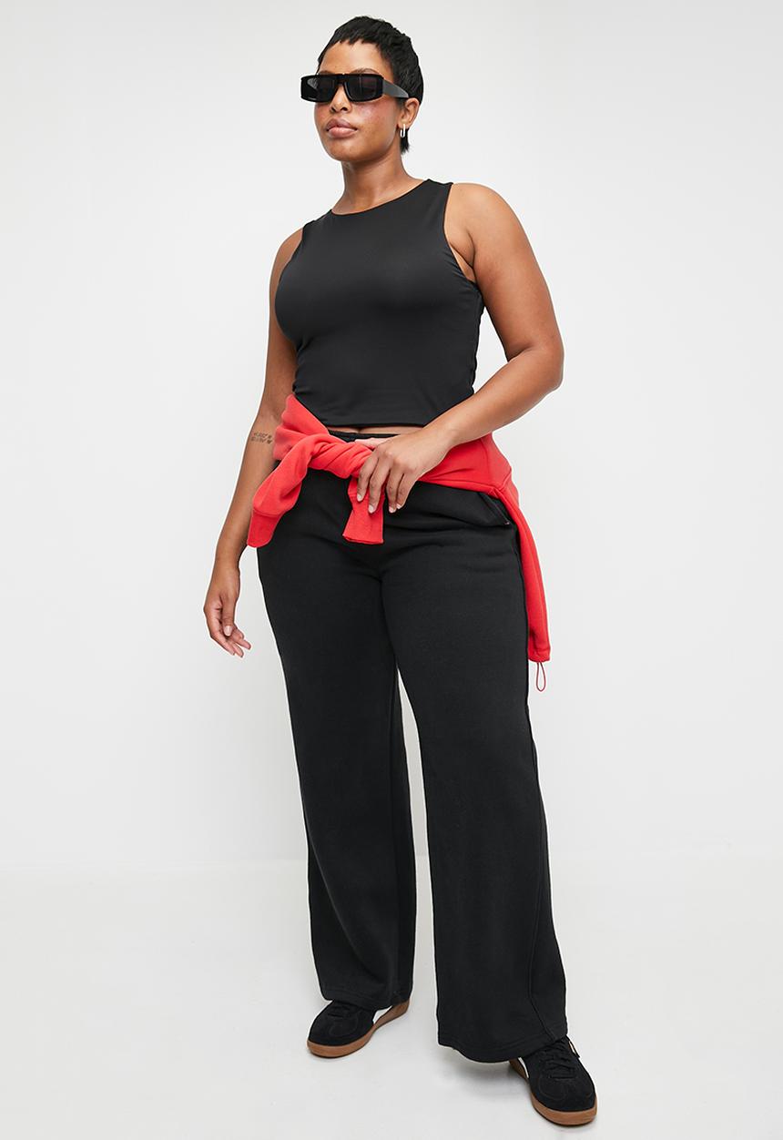 Cotton On - Plus Plush Essential Straight Leg Sweatpant - Black
