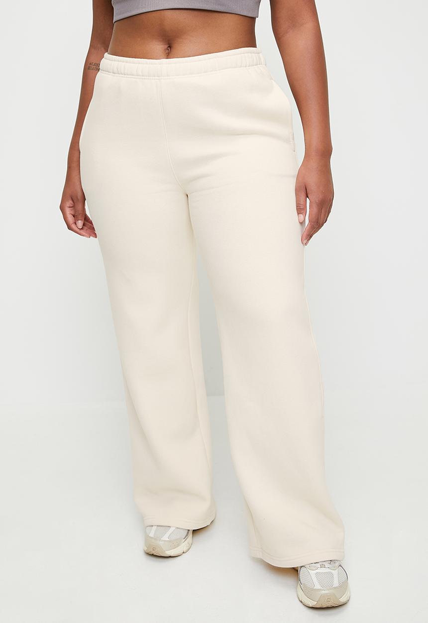 Cotton On - Plus Plush Essential Straight Leg Sweatpant - Coconut Milk