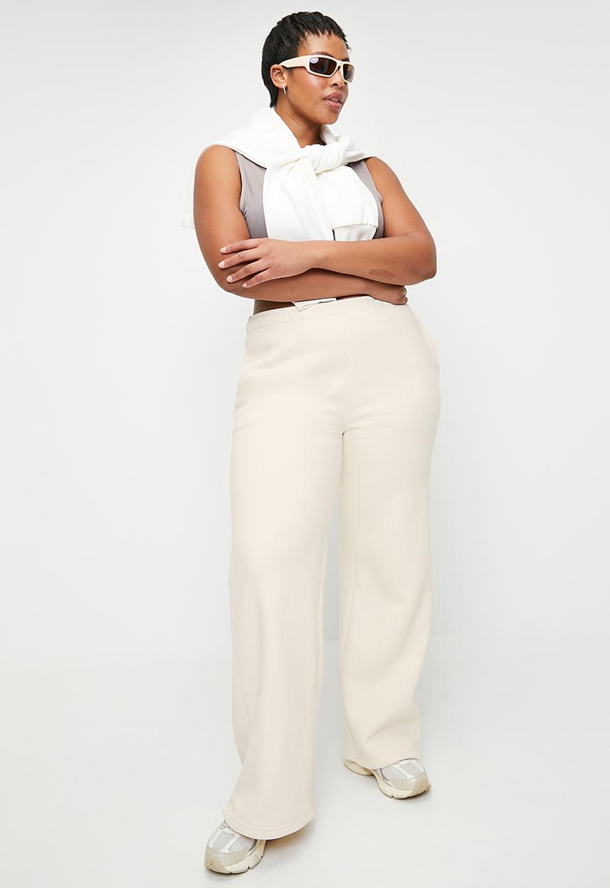 Cotton On - Plus Plush Essential Straight Leg Sweatpant - Coconut Milk
