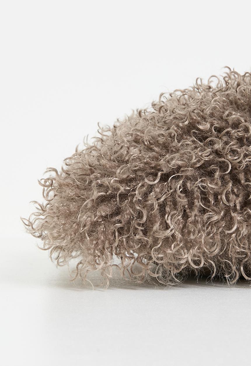 H&S - Shag cosy cushion – brown
