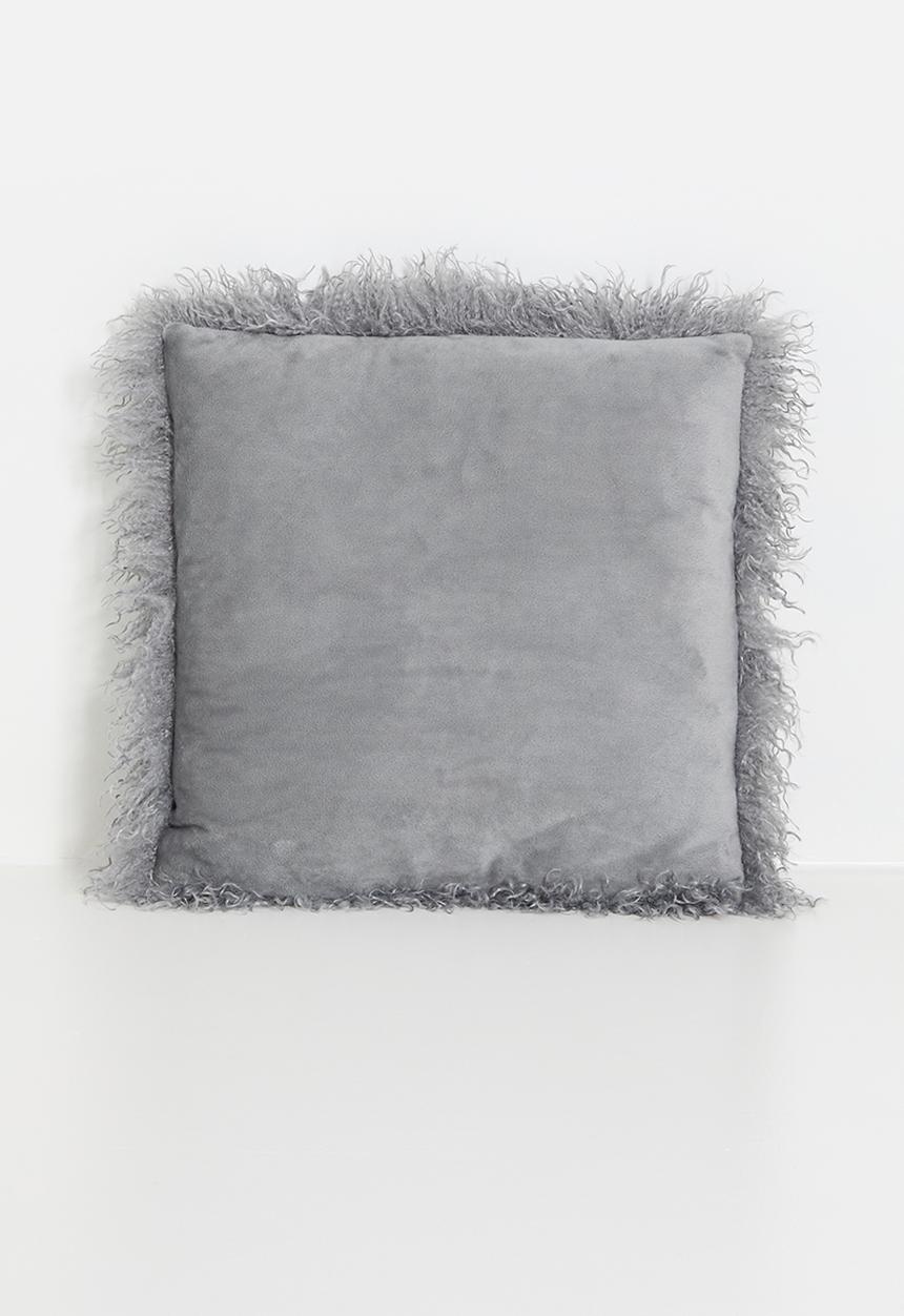 H&S - Shag cosy cushion - light grey