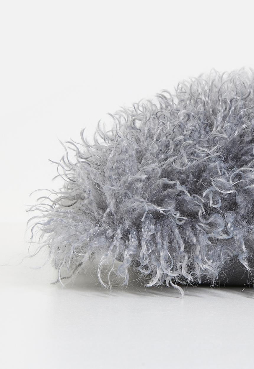 H&S - Shag cosy cushion - light grey