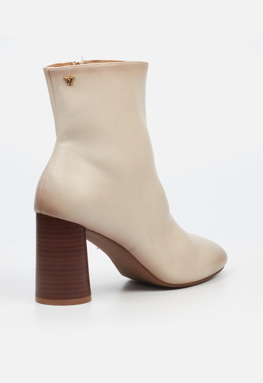 Butterfly Feet - Kylee 1 Ankle - Bone