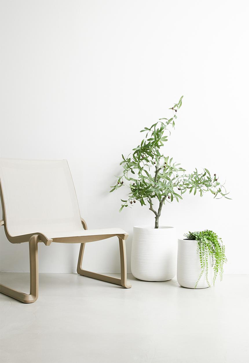 Sixth Floor - Villa fiberclay planter - Off white
