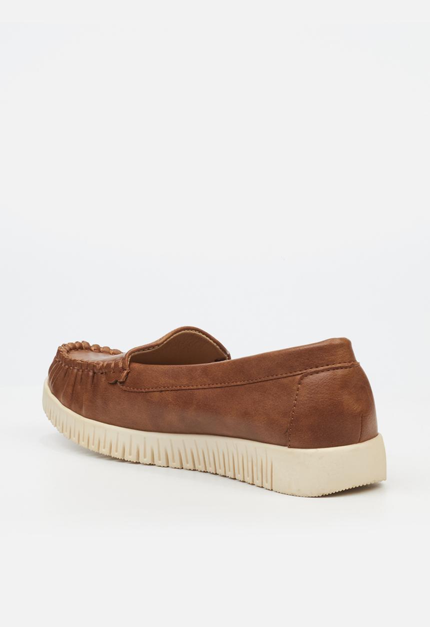 Butterfly Feet - Pyper 1 Boat - Tan
