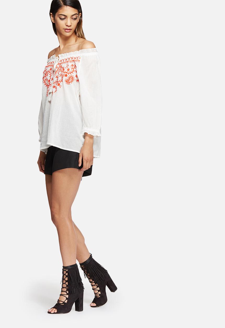 Vero Moda - Monaco embroidered off the shoulder top