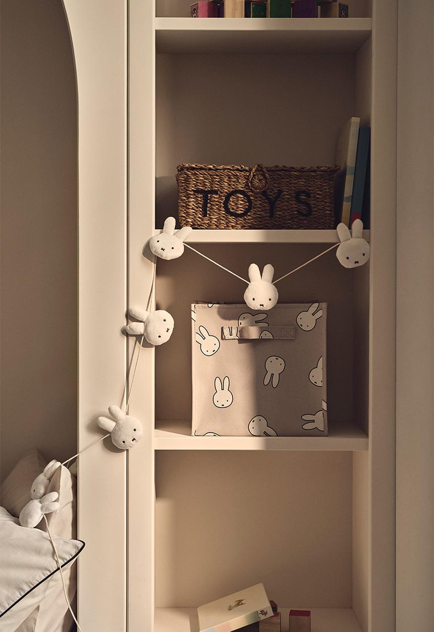 H&M - Printed storage basket - light greige/miffy