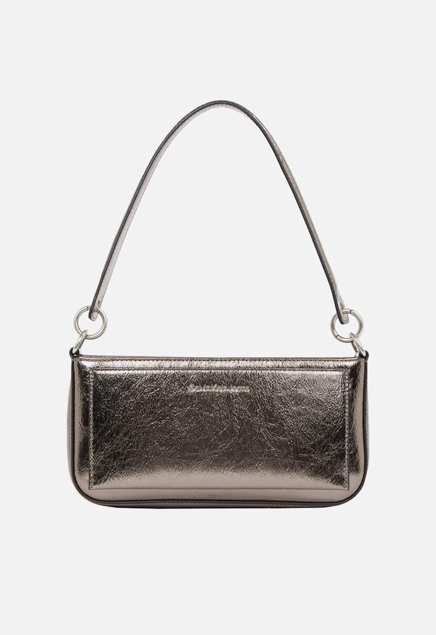 Calvin Klein - Sculpted shoulder pouch tum-gunmetal