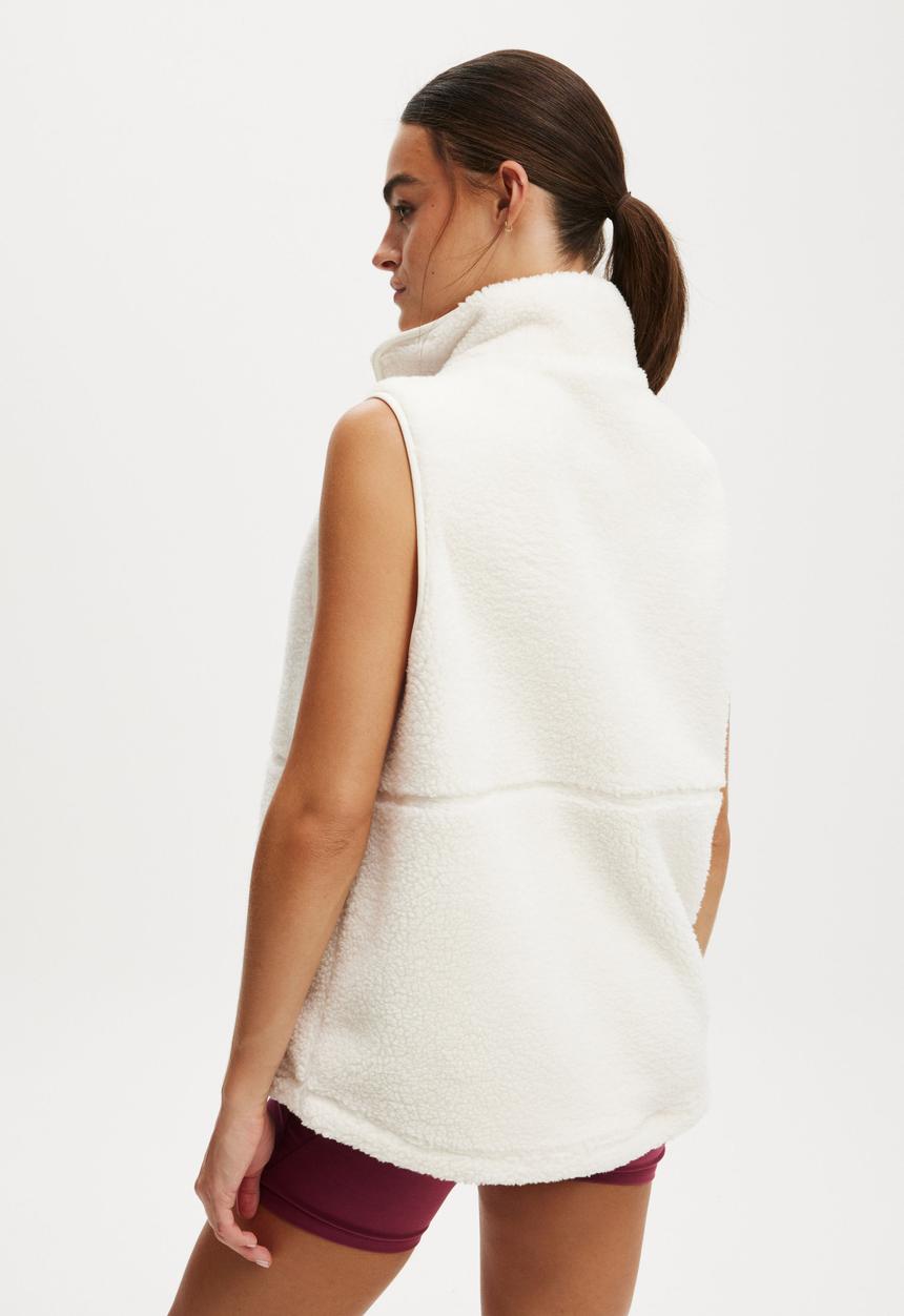 Cotton On - Peak Sherpa Vest - Coconut Milk