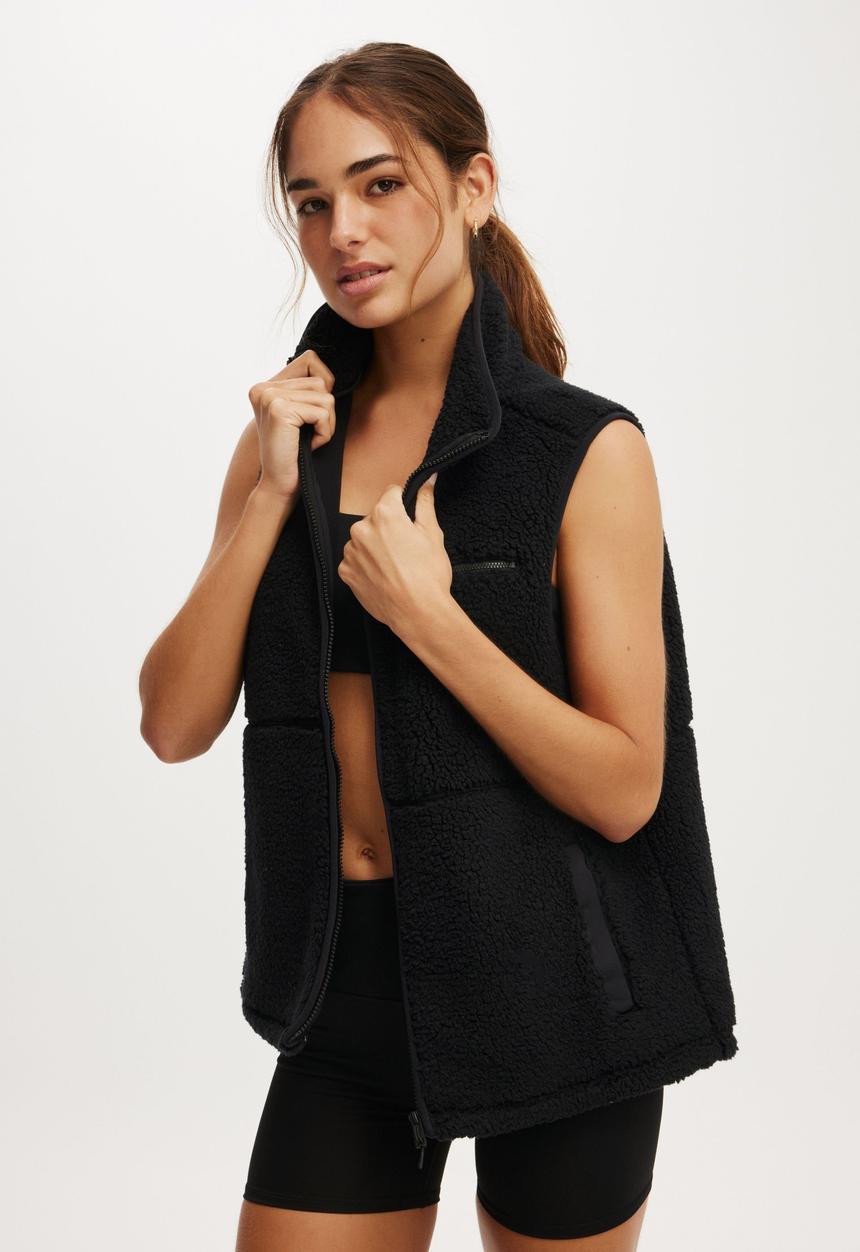Cotton On - Peak Sherpa Vest - Black