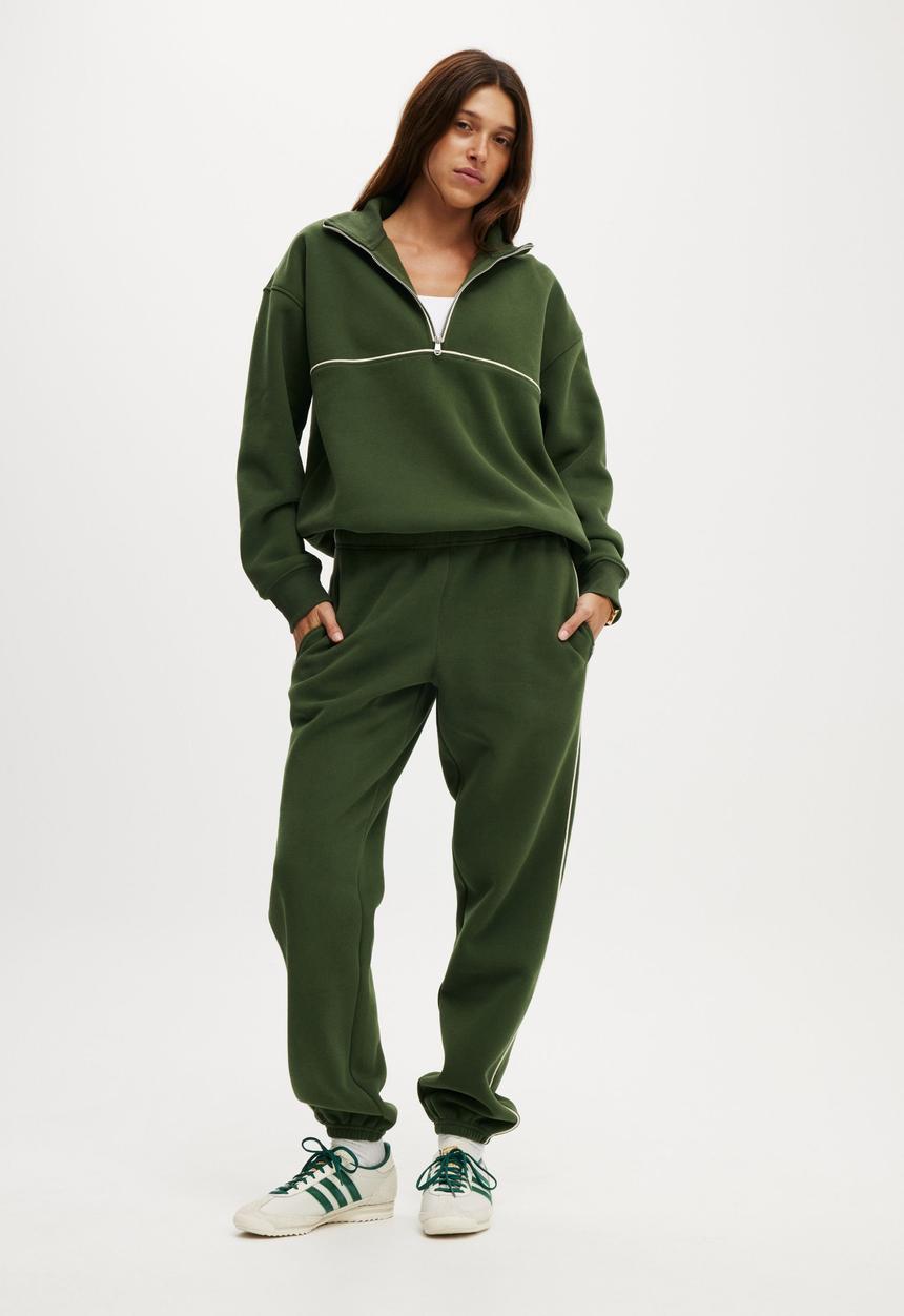 Cotton On - Plush Essential Gym Sweatpant - Forest Green/Coconut Milk