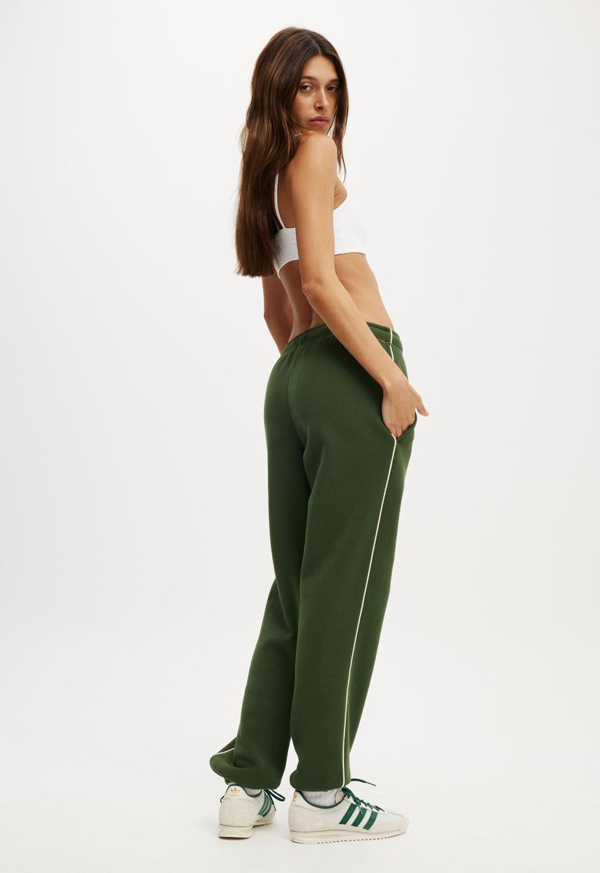 Cotton On - Plush Essential Gym Sweatpant - Forest Green/Coconut Milk