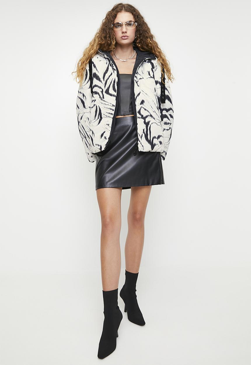 GUESS - Emelie Reversible Puffer - Zebra Skin Print