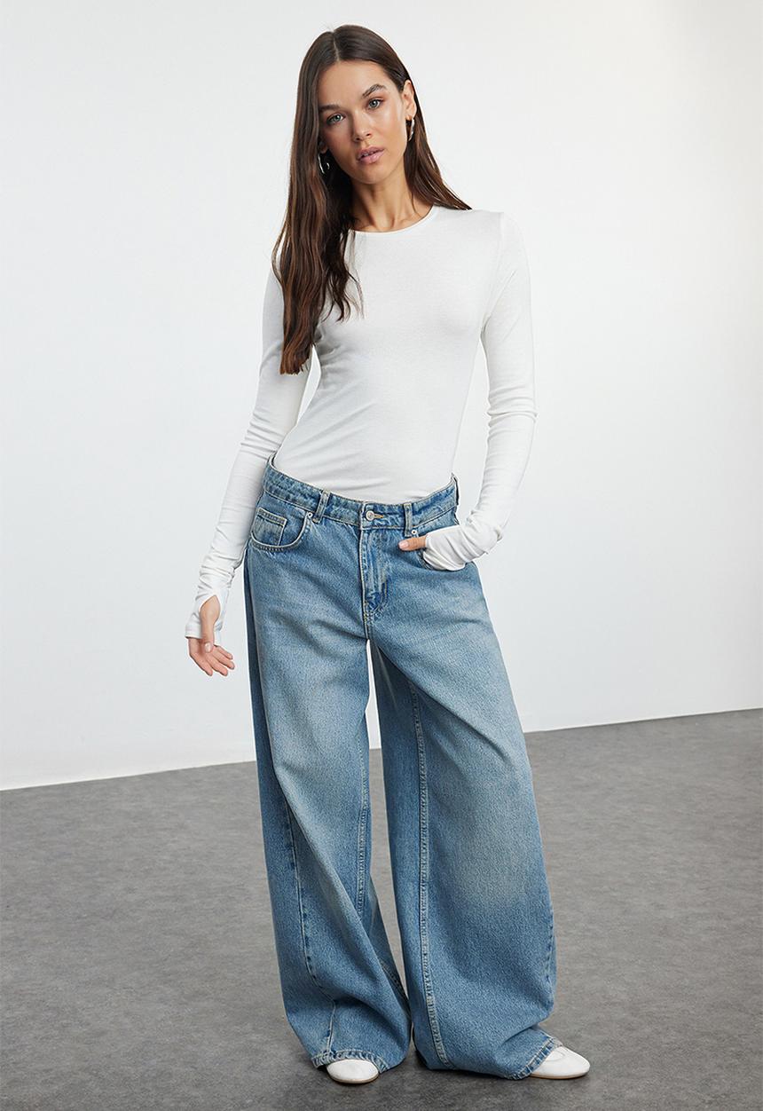 Trendyol - Stretchy knitted top with fingering detail - Ecru 