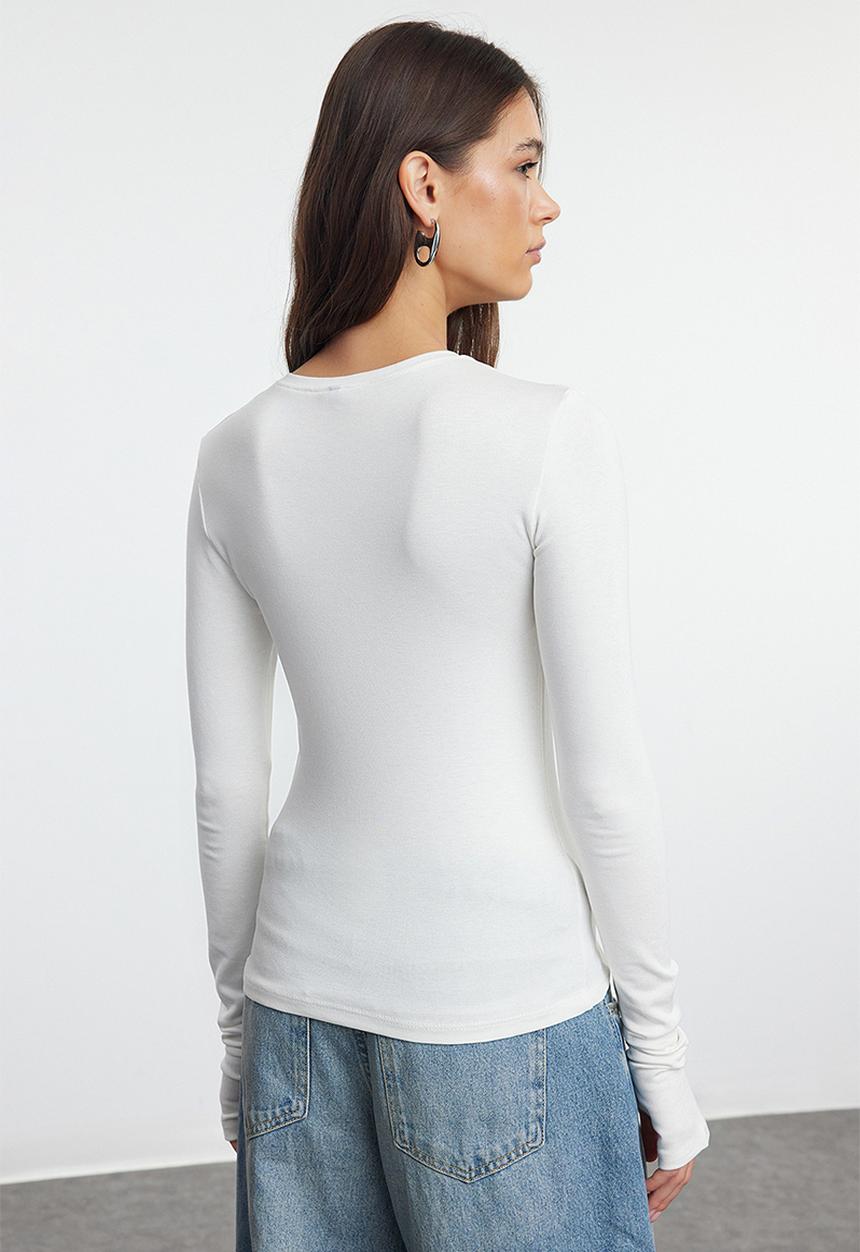 Trendyol - Stretchy knitted top with fingering detail - Ecru 