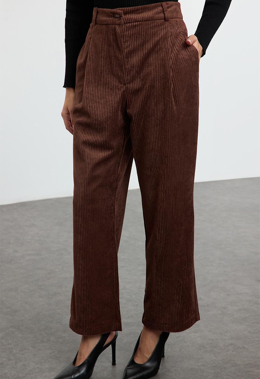 Trendyol - Velvet carrot woven trousers - brown 