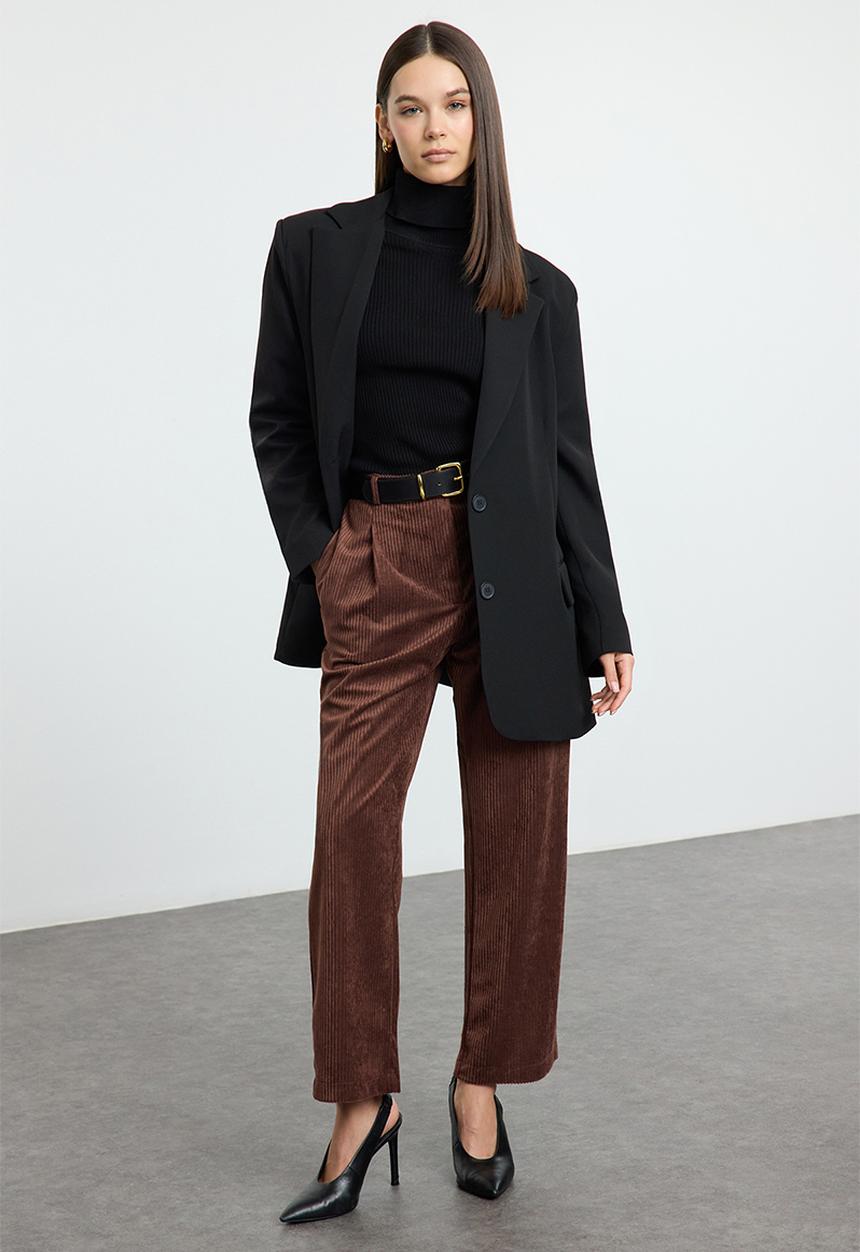 Trendyol - Velvet carrot woven trousers - brown 