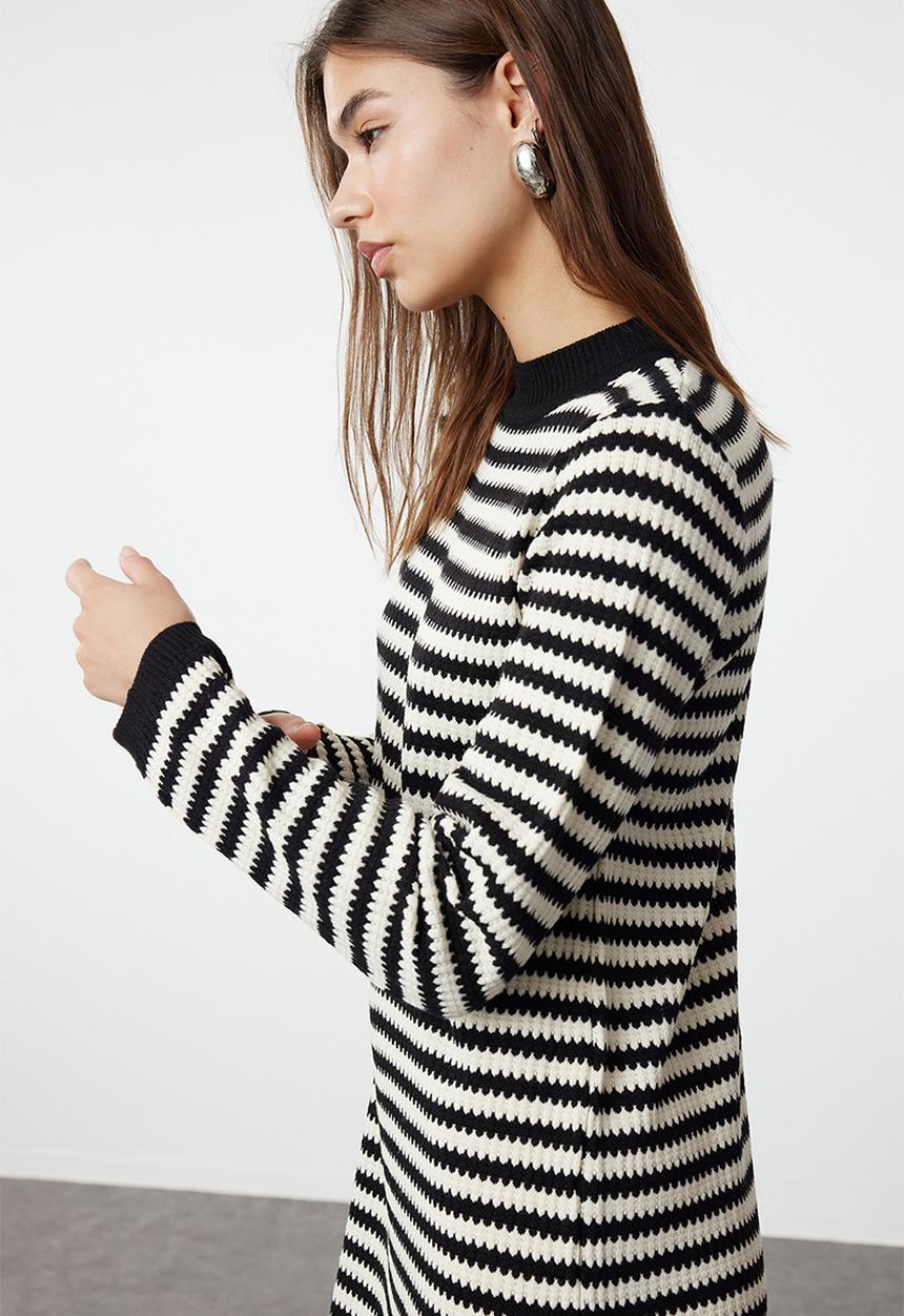 Trendyol - Striped long dress - black and white