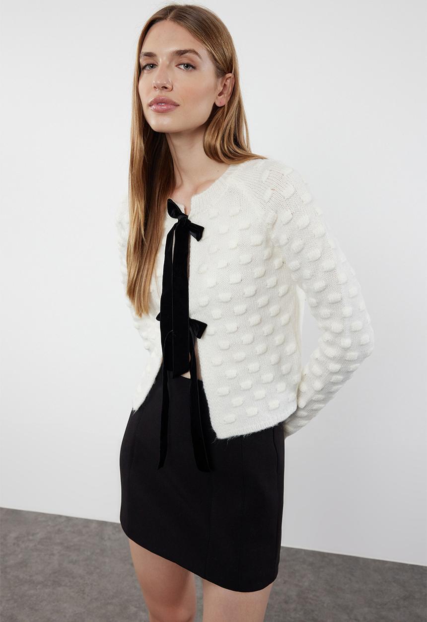 Trendyol - Crop soft textured ribbon/bow detailed knitwear - ecru