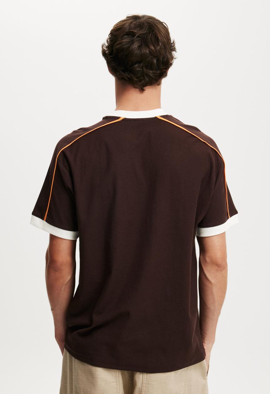 Cotton On - Premium Loose Fit Art T-shirt - Washed Chocolate/Vintage White/Enduro