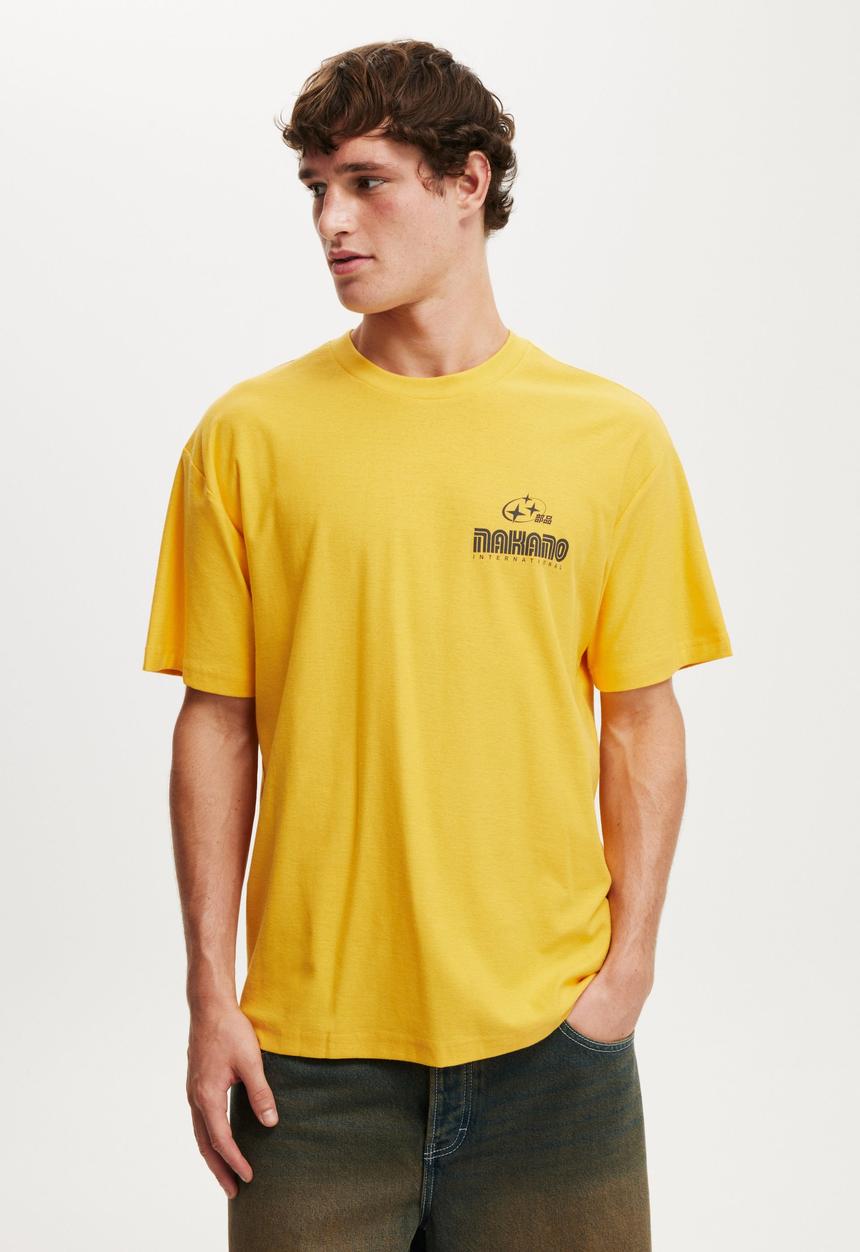 Cotton On - Premium Loose Fit Art T-shirt - Safety Yellow/Nakano
